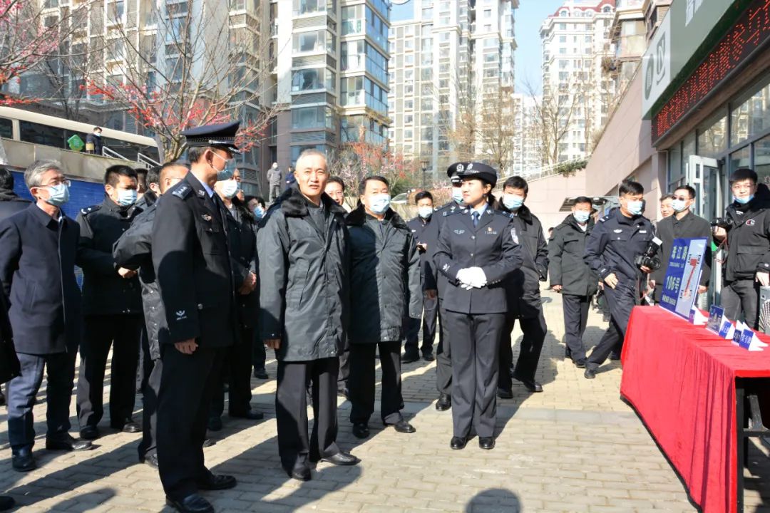 省公安廳領(lǐng)導(dǎo)一行調(diào)研鳳凰城智慧安防小區(qū)建設(shè)工作