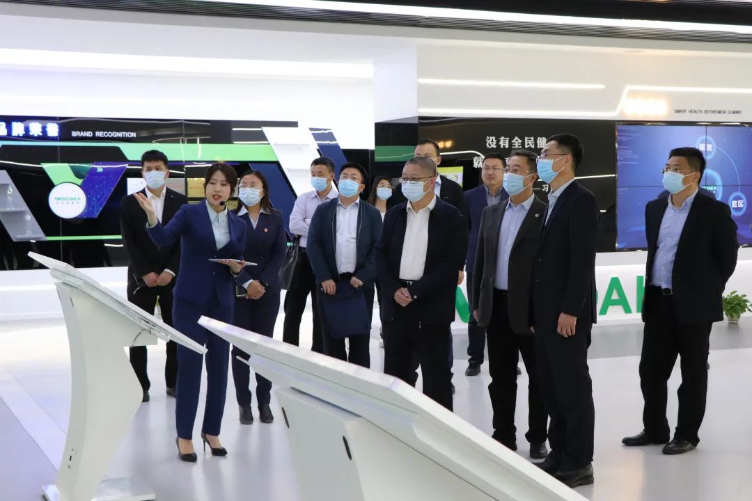 青島市大數(shù)據(jù)發(fā)展管理局領導一行蒞臨文達通股份調(diào)研指導