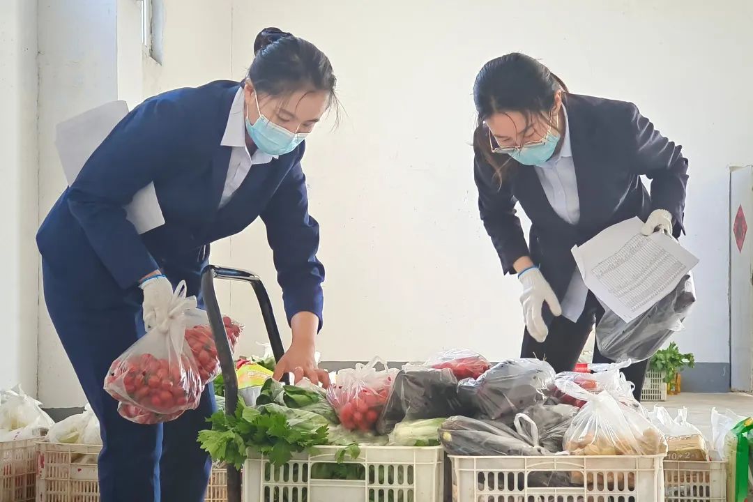 同心戰(zhàn)疫，我們?cè)谝黄穑? ></div>
        <div   id=