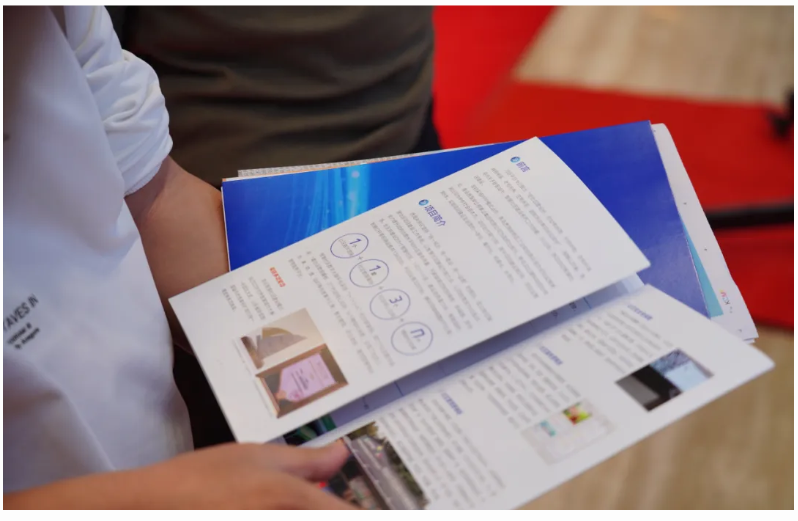 “機”聚新動能 “智”創(chuàng)新未來丨文達通無人清掃機器人亮相2025青島市具身智能機器人生態(tài)發(fā)展大會