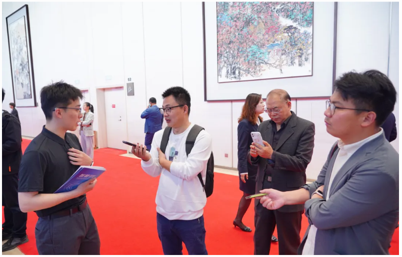 “機”聚新動能 “智”創(chuàng)新未來丨文達通無人清掃機器人亮相2025青島市具身智能機器人生態(tài)發(fā)展大會